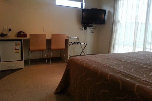 Hotel Marineland Beachfront Accommodation (Westshore)